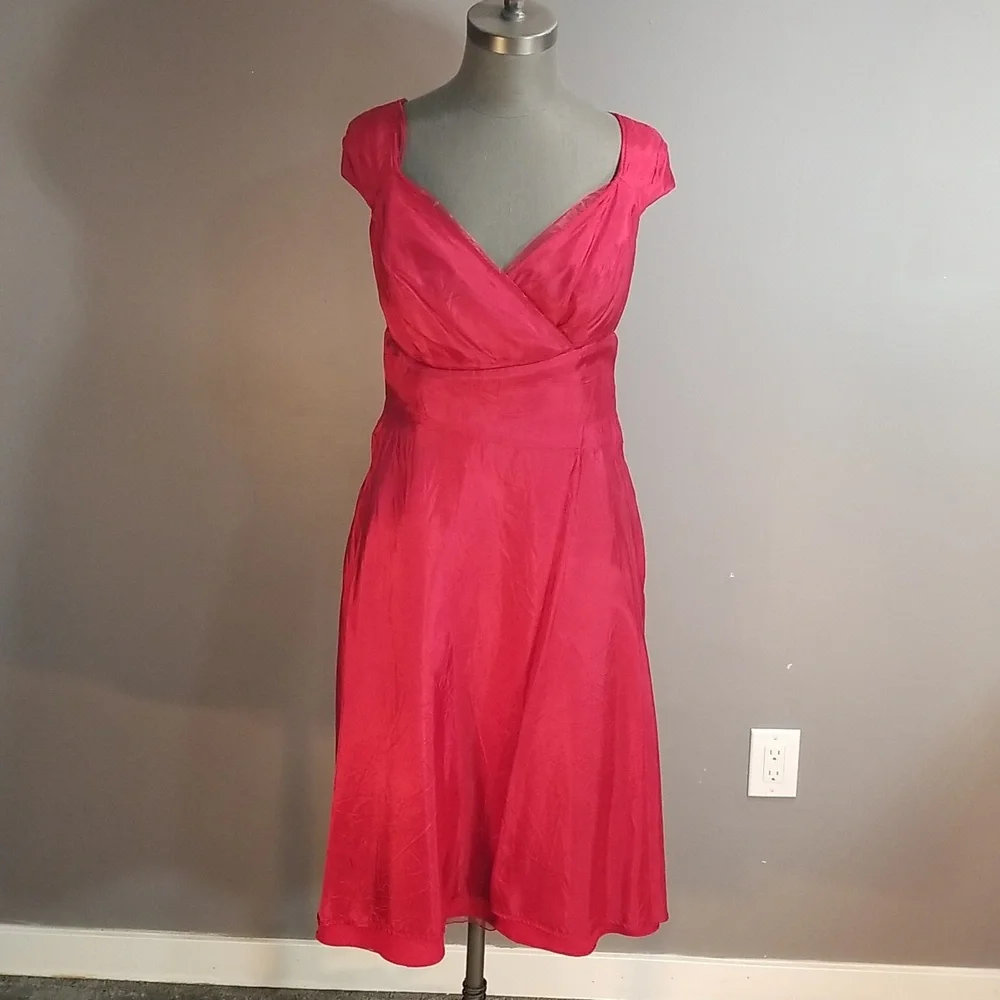 Organza Shimmering red dress approximate size 6 - Picture 10 of 17